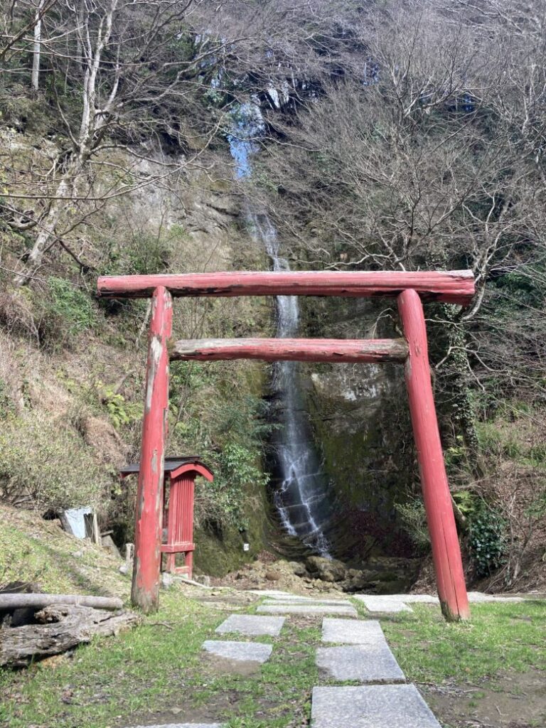 金神の滝